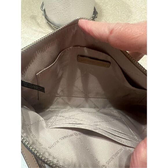 MICHAEL KORS JET SET ITEM LARGE 2 IN 1 CARD CASE WRISTLET CLUTCH MK CAMEL - Picture 6 of 9